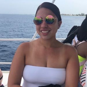 Meet your Posher, Christina